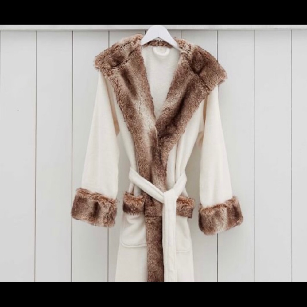 Pottery barn faux fur robe